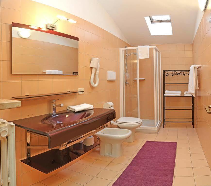 Hotel Residenza Alighieri Bardolino Bagian luar foto